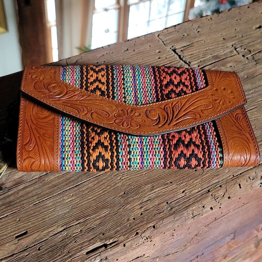 XL Acclaim tribal rug portfolio wallet, genuine handtooled leather - Picture 3 of 13